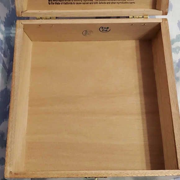 Ashton Wooden Hinged Cigar Box Empty - Picture 7 of 10